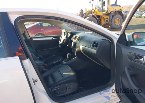 2014 Volkswagen Jetta 1.8T Se z USA, uszkodzony, nr VIN 3VWD17AJ1EM388212